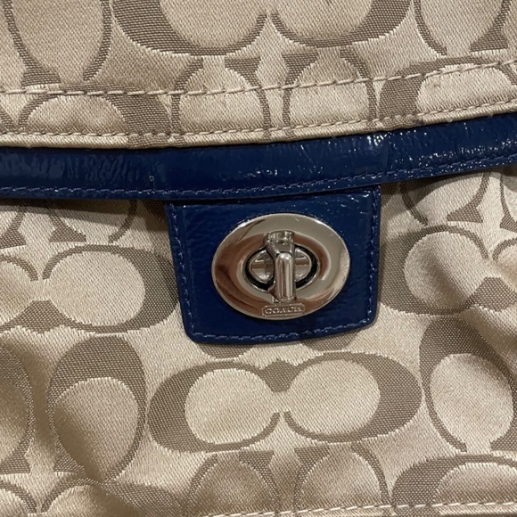 Vintage Coach Penelope Signature Sateen Handbag - Picture 4 of 6